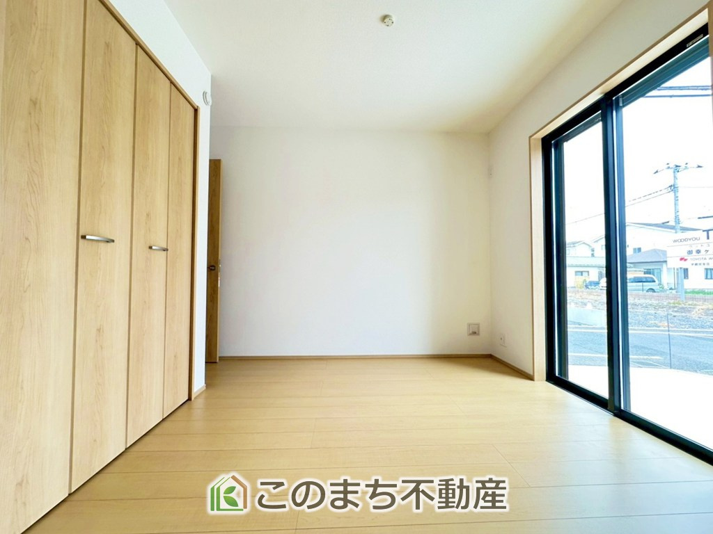 ハートフルタウン宇都宮市御幸ケ原103番の洋室|洋室はお手入れのしやすいフローリング仕様です。普段はフロアモップなどを使って、簡単にお掃除していただけます◎
