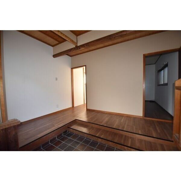 谷八木戸建貸家の玄関