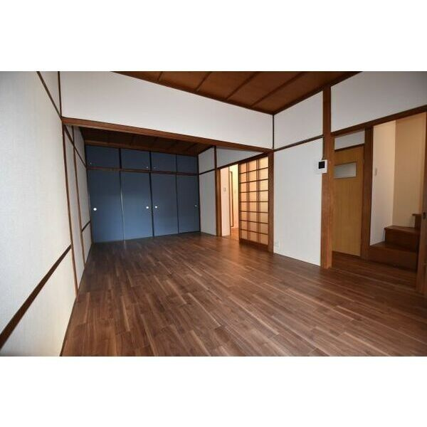 谷八木戸建貸家の居間・リビング