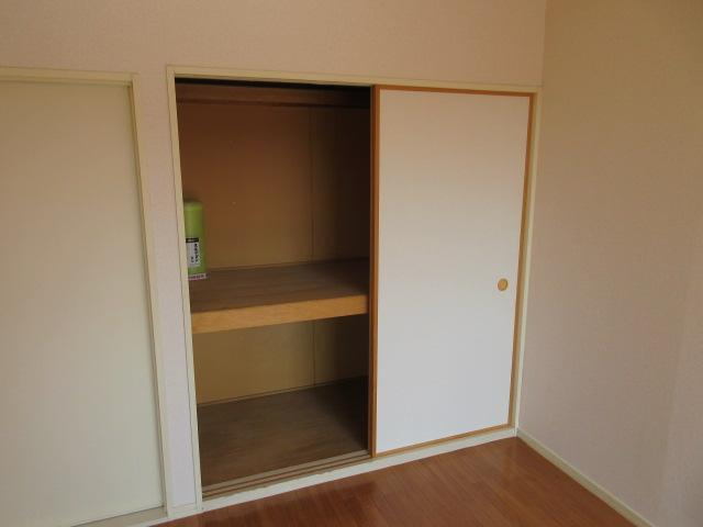 府中市小柳町２丁目のアパートの収納