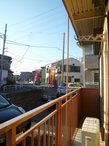 府中市小柳町２丁目のアパートのバルコニー