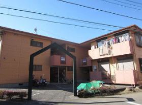 府中市小柳町２丁目のアパートのエントランス