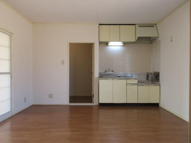 府中市小柳町２丁目のアパートの居間・リビング