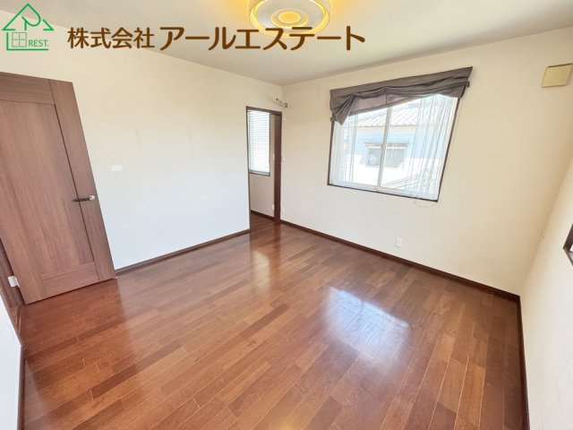 高砂市中島一丁目　山陽電鉄「伊保・荒井駅」徒歩17分の洋室