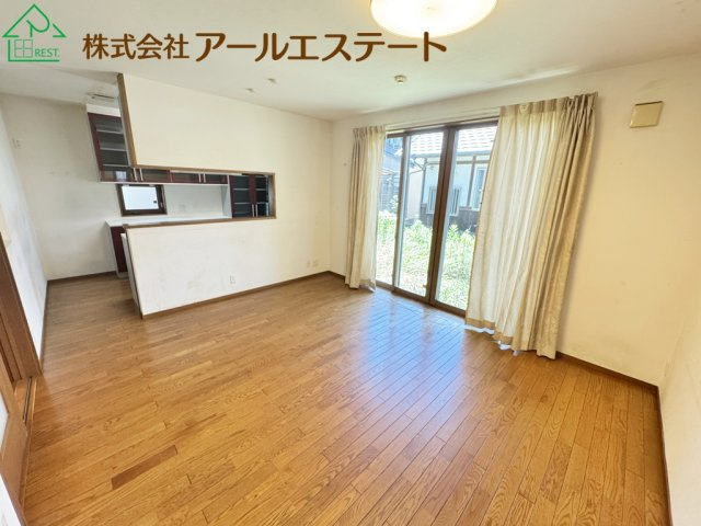 高砂市中島一丁目　山陽電鉄「伊保・荒井駅」徒歩17分の居間・リビング