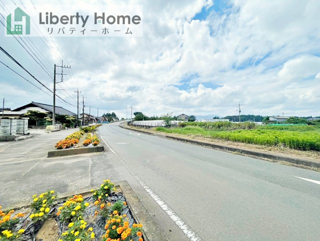 小美玉市羽刈第3　1号棟　新築戸建の前面道路含む現地写真
