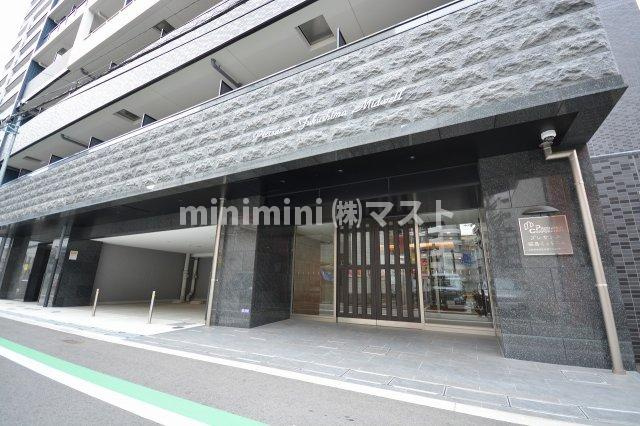 プレサンス福島ミッドエルのエントランス