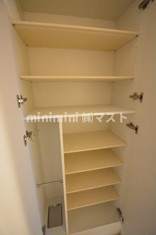 プレサンス福島ミッドエルの収納