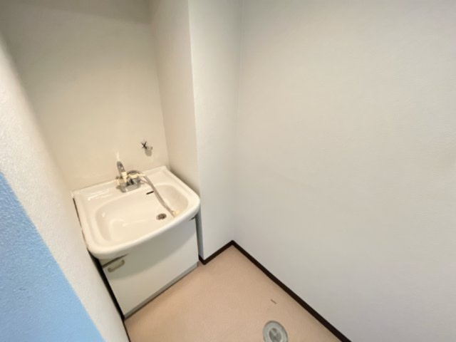 クレスト共和の独立洗面台|別号室の写真となります