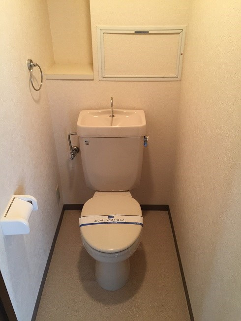 岸和田市三田町の賃貸マンションのトイレ|落ち着いた色調のトイレです