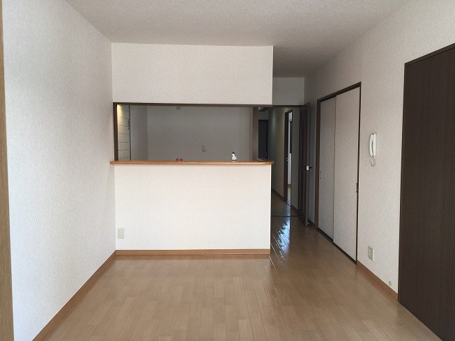 岸和田市三田町の賃貸マンションの居間・リビング|使いやすいリビングです
