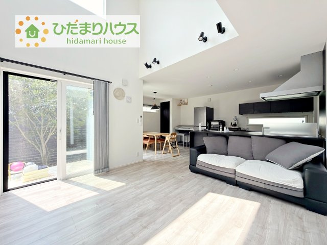 【居間・リビング】 | 阿見町大字荒川本郷　中古戸建 | 早くお仕事終わらせて、家に帰りたくなるようなリビングです(^^♪