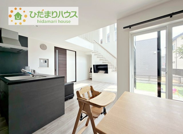 【居間・リビング】 | 阿見町大字荒川本郷　中古戸建 | 大型テレビに大型ソファー(^^)どんなインテリアにしますか？