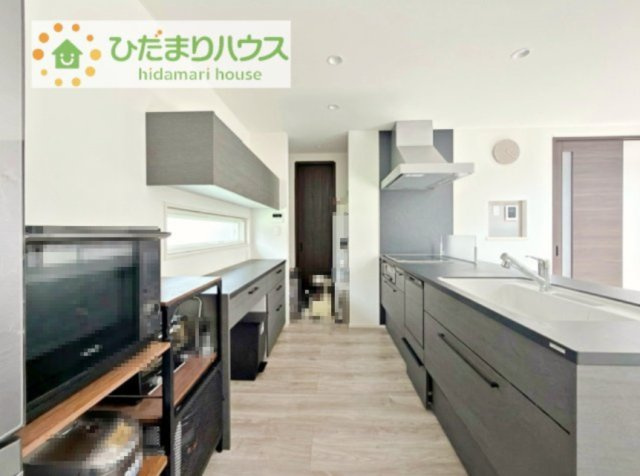 【キッチン】 | 阿見町大字荒川本郷　中古戸建 | パントリー完備で散らかりがちなキッチン回りもラクラクお片付けできちゃいます！(*^-^*)