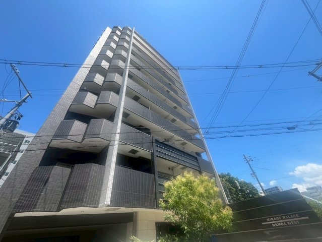 MELDIA CREST TAPP NAMBA-WESTの外観