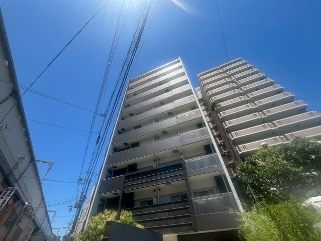 MELDIA CREST TAPP NAMBA-WESTの外観