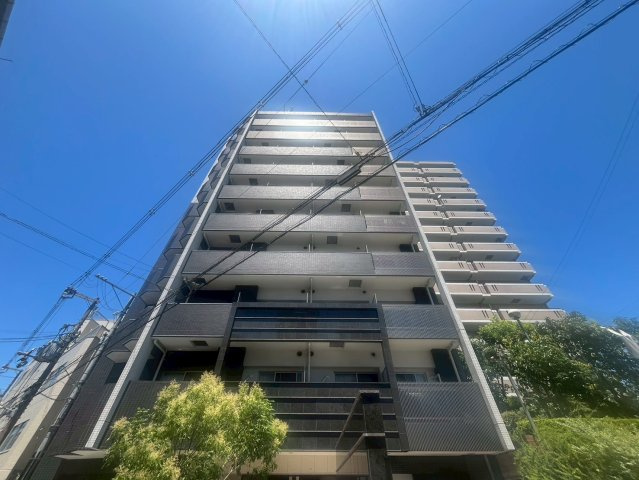 MELDIA CREST TAPP NAMBA-WESTの外観