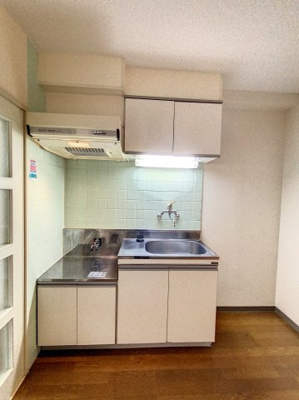 【キッチン】 | グローバル秋田屋 | ※同建物ほかのお部屋の写真です。