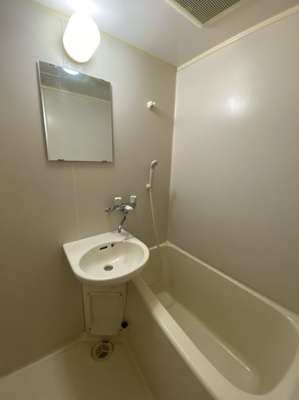 【浴室】 | グローバル秋田屋 | ※同建物ほかのお部屋の写真です。