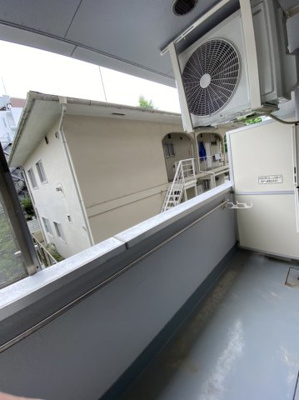 【バルコニー】 | グローバル秋田屋 | ※同建物ほかのお部屋の写真です。