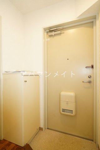 【玄関】 | 収納もある玄関です