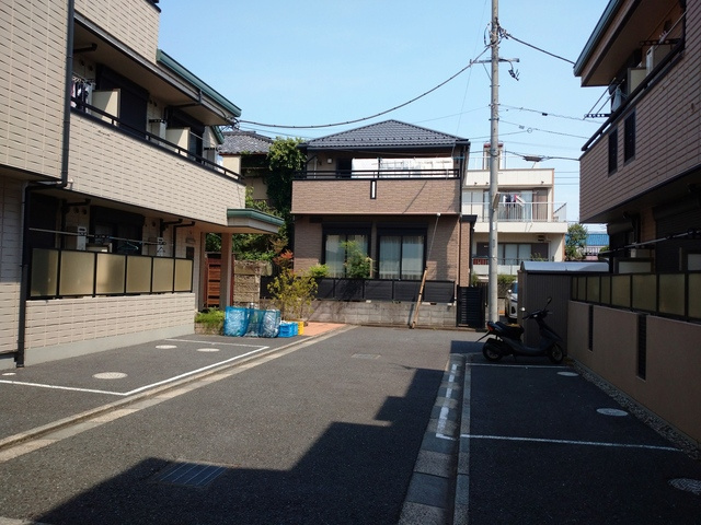 ソネ　クレール・ウエストの駐車場|★敷地内駐車場空きあり★
