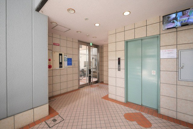 大阪市西区立売堀５丁目の賃貸マンションのロビー