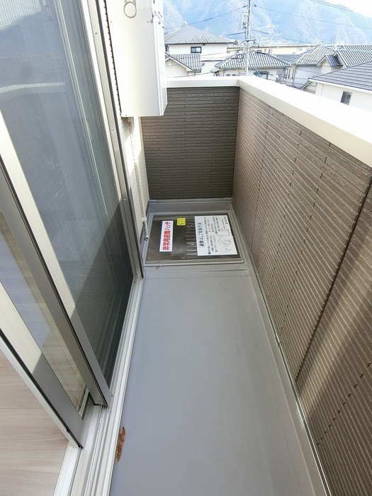 広島市安佐北区亀山１丁目のアパートのバルコニー