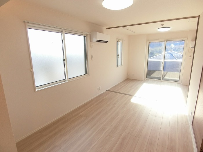 広島市安佐北区亀山１丁目のアパートの居間・リビング