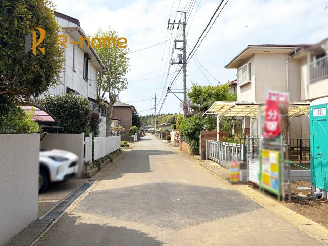 稲敷郡阿見町上長第1　新築戸建て　1号棟の前面道路含む現地写真|『今から見たい！』大歓迎です♪
お気軽にＲ－ｈomeまでお問い合わせください。