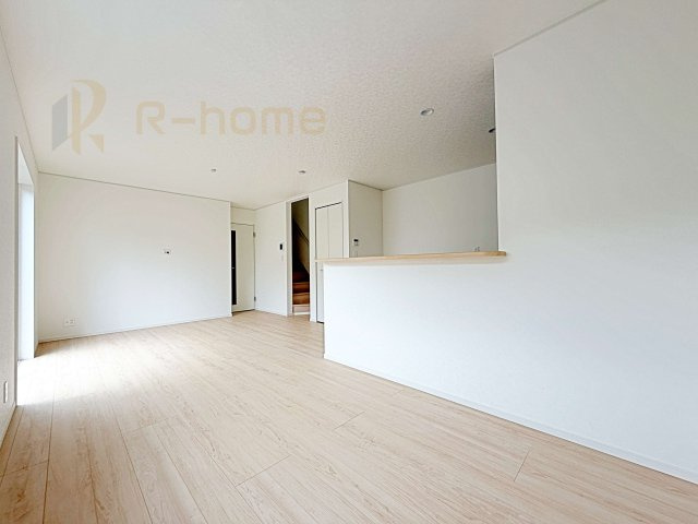 稲敷郡阿見町上長第1　新築戸建て　1号棟の居間・リビング|広くて明るいＬＤＫ♪ ゆったりくつろげるリビングスペースで、ご家族皆様の笑顔が溢れます。