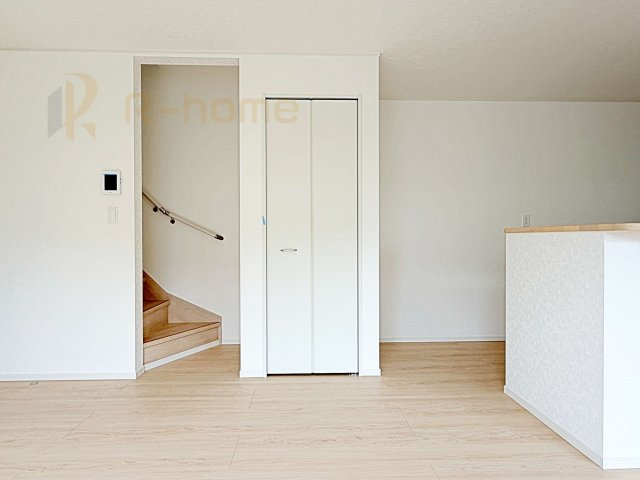 稲敷郡阿見町上長第1　新築戸建て　1号棟の収納|掃除道具などの収納に便利なリビングクローゼット♪