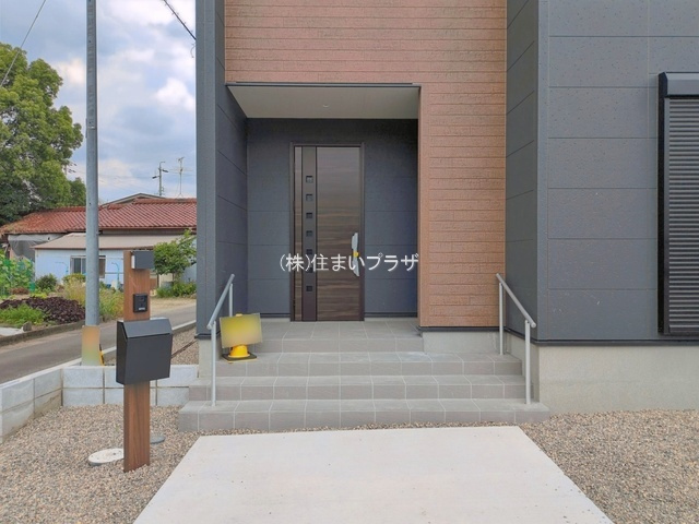 仲介手数料無料）一宮市浅井町河田１号棟の玄関|明るい玄関です