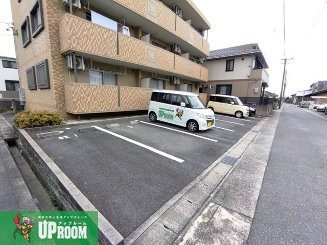 フォレスタⅢの駐車場