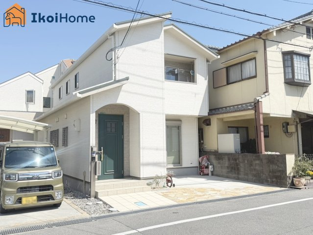 明石市明南町2丁目　中古戸建のエントランス|●年中無休：当日予約可●アキュラホームさん施工のお家！玄関は便利な電子カードキータイプ♪