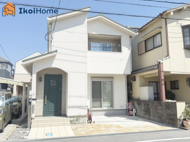 明石市明南町2丁目　中古戸建の駐車場|●年中無休：当日予約可●駅徒歩圏内ながら、お車も2台駐車可能です！太陽光発電・エネファーム搭載！
