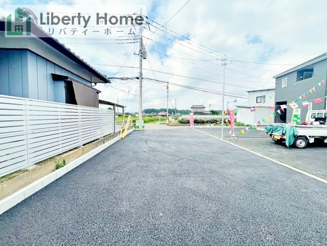 小美玉市羽刈第3　2号棟　新築戸建の前面道路含む現地写真