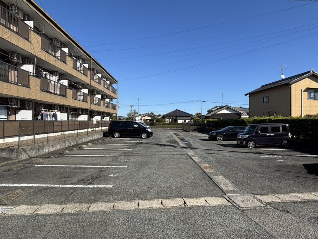 Ｌｉｍｐｉａ　ＥＡＳＴの駐車場