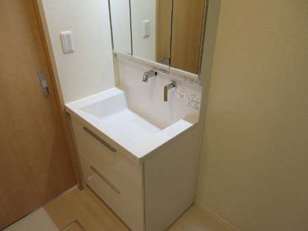 岸和田市吉井町４丁目のハイツの独立洗面台|脱衣スペースもあります