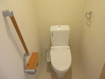 岸和田市吉井町４丁目のハイツのトイレ|ゆったりとした空間のトイレです