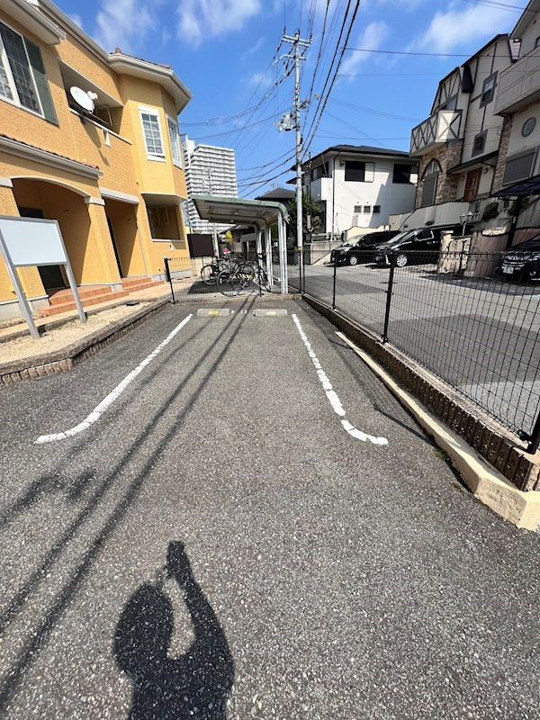 ラッフィナート・カーサ七番館の駐車場
