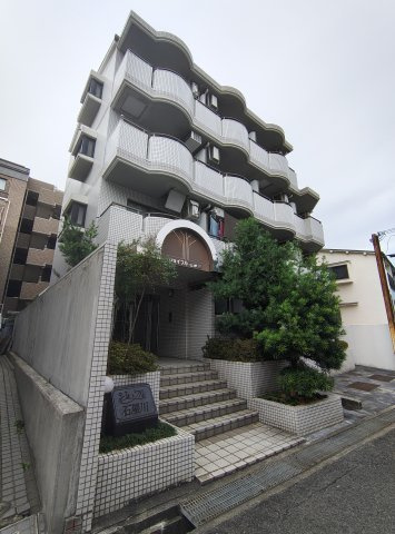 ジョイフル石屋川の外観