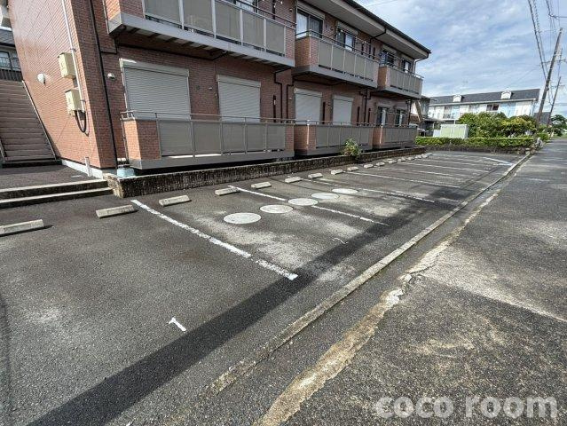 Ｓｕｒｐｌｕｓ　ＫＡＷＡＴＡの駐車場