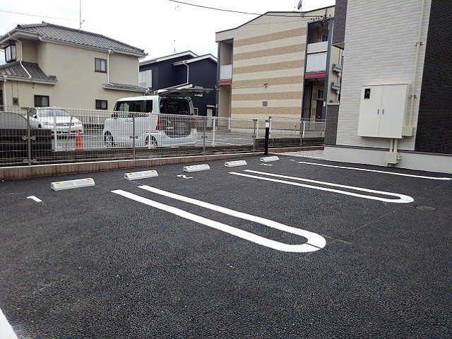 ナトゥーラ　レ　ミルの駐車場