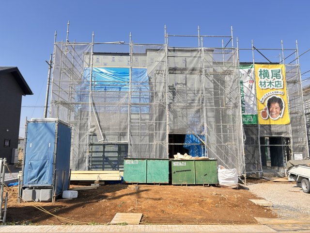 【ワイウッドコート】小山市中久喜 第1期の外観|〇5号棟〇
4LDK+WIC+カースペース2台
広々とした南庭がございますので、家庭菜園にガーデニング、お子様のプール遊びと、プライベートを充実できます♪
※2026年4月撮影