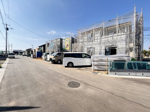 【ワイウッドコート】小山市中久喜 第1期の前面道路含む現地写真|〇6号棟〇
前面南側道路はゆとりの6ｍ幅。
車の出し入れもスムーズで、来客時も安心♪
開放感のある街並みに、暮らしやすさが広がります！
※2026年4月撮影