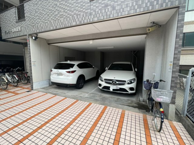 クレセール阿波座の駐車場