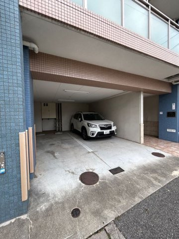 ラ・ウェゾン塚本通の駐車場|車をお持ちの方に嬉しい駐車場付きの物件です
