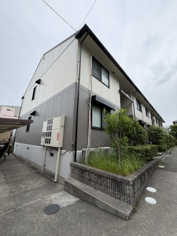 ノイエステ瓦屋の外観