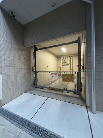 S-RESIDENCE神戸元町の駐車場
